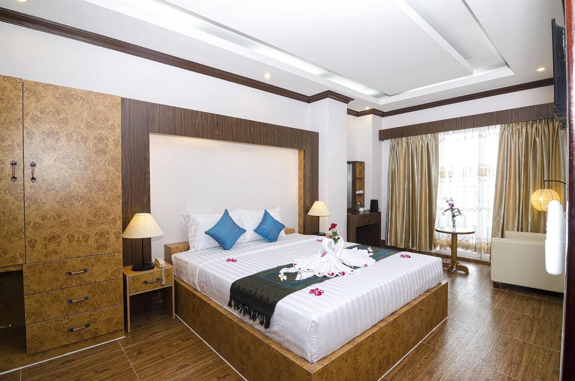Phuminh Hotel Riverside Phnom Pen Exterior foto
